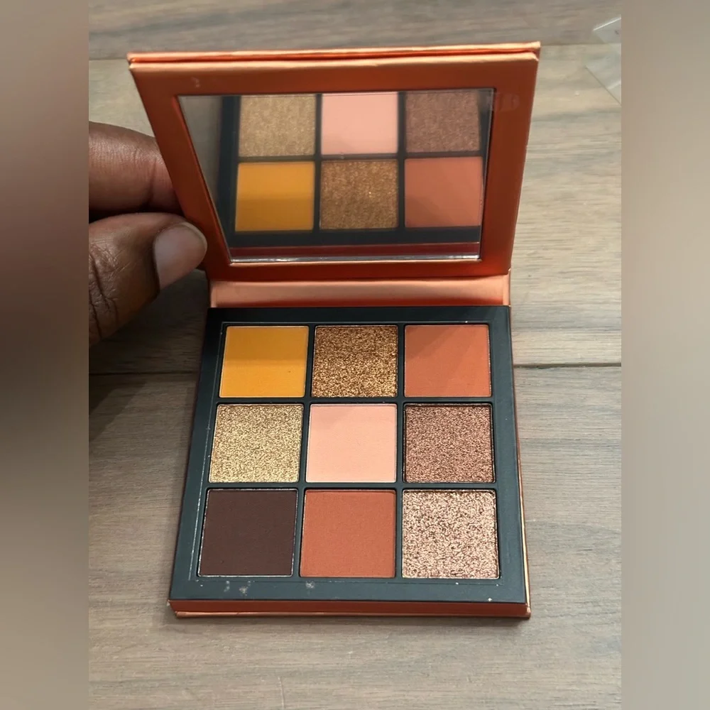 HUDA BEAUTY Topaz Obsessions Eyeshadow Palette - Rich Warm Shades - Picture 7 of 7